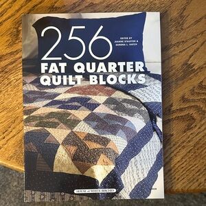 256 Fat Quarter Quilt Blocks Book